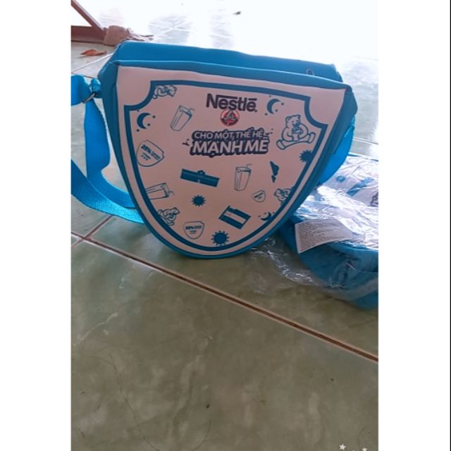 Túi đeo chéo Nestle