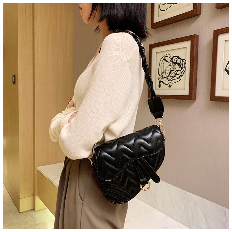 Túi đeo chéo JASMIN NOIR hình tam giác in hoa nhài thời trang cho nữ