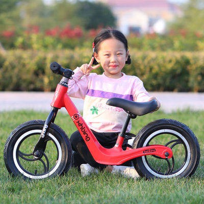 Xe đạp trẻ em Cân bằng xe bé trai thời trang 1-6 tuổi bé trượt đồ chơi dép nam cô gái