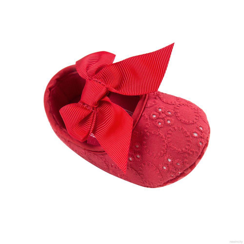 Đôi giày phong cách búp bê đính nơ xinh xắn cho bé gái tập đi