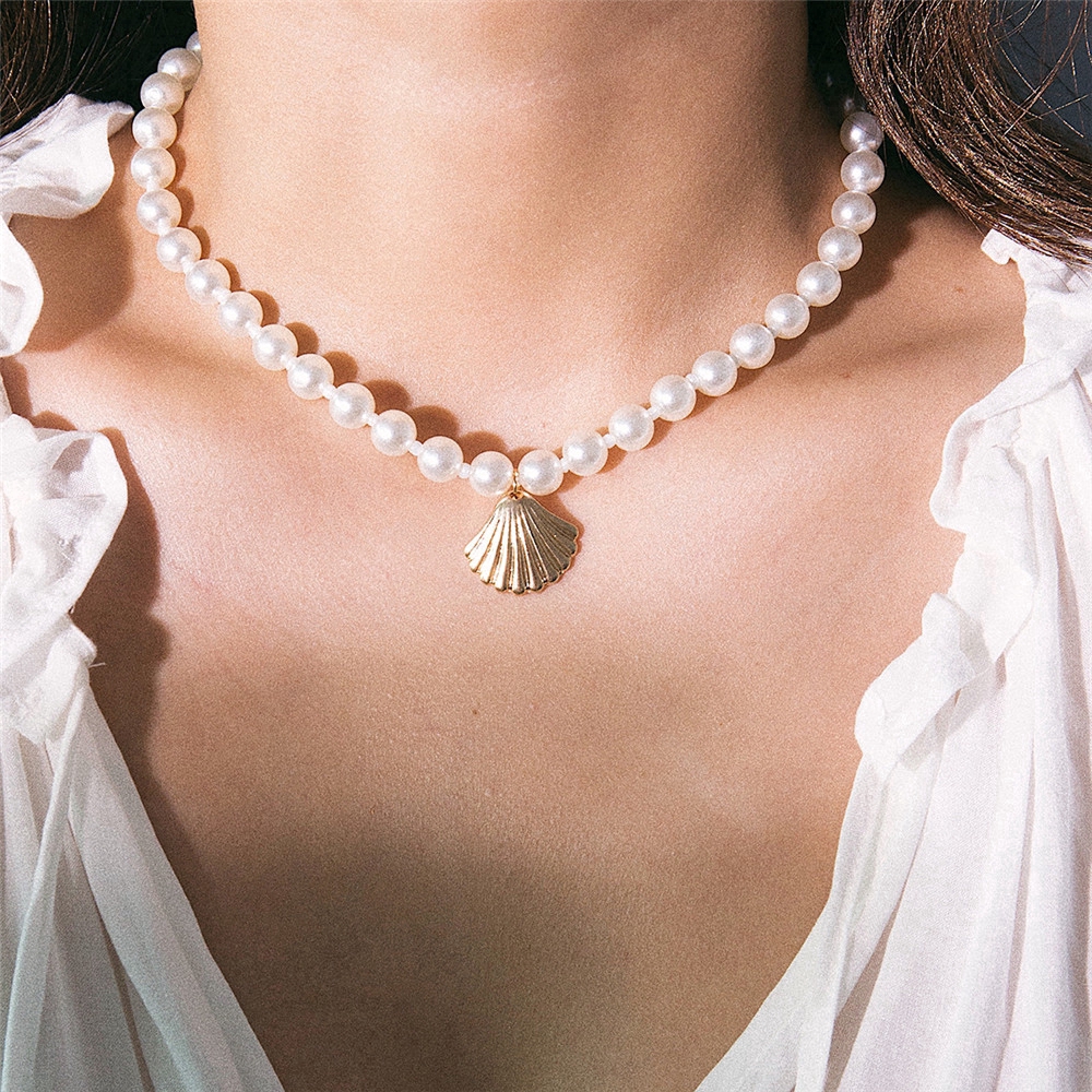 [Mã FACBHOT55 giảm 10K đơn bất kì] woman fashion elegant pearl shell pendant necklace Golden Alloy Collar Choker jewelry