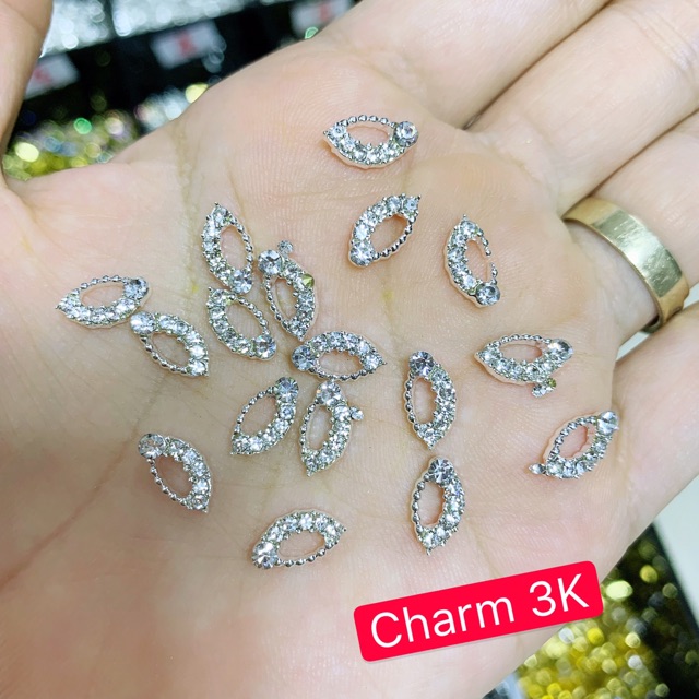 Charm trang trí móng tay đẹp