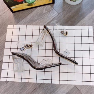 Sandal quai trong hàng cc