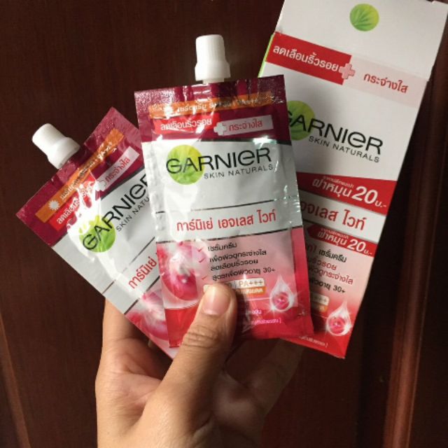 Sét hộp 6 gói dương trắng da garnier sakura white thái lan