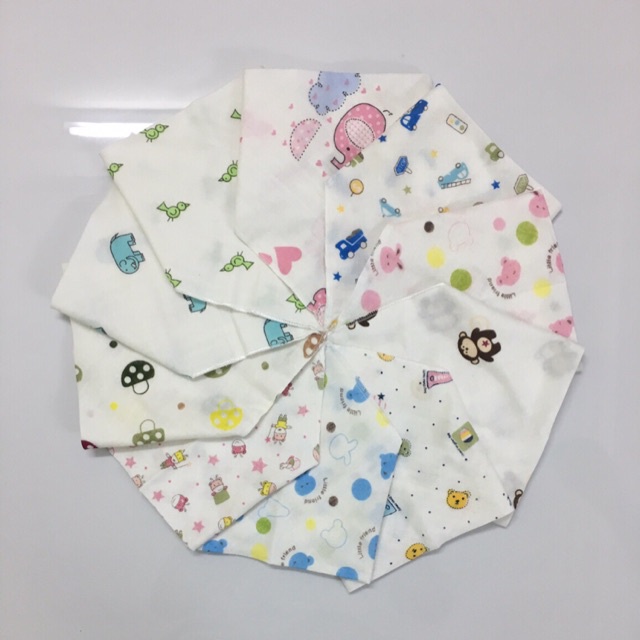 Yếm tam giác quàng cổ chất liệu vải cotton mềm mịn cho bé từ 0-1 tuổi