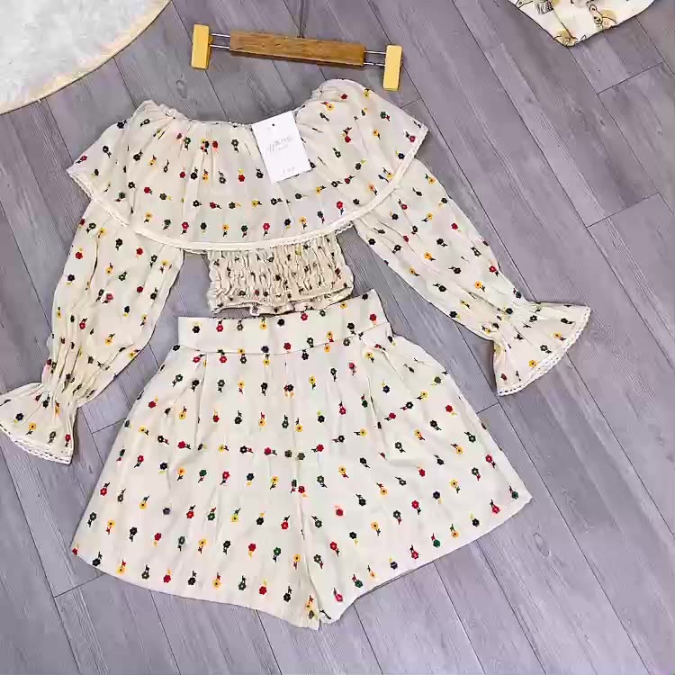 Set Áo Trễ Vai Hoa Nhí Tay Bồng Chun Eo Mix Quần Đùi Xoè Bồng | BigBuy360 - bigbuy360.vn