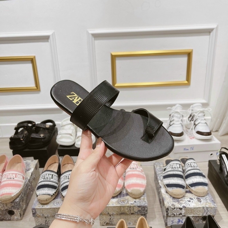 Dép xỏ ngón zr siêu xinh - hót hít về lại