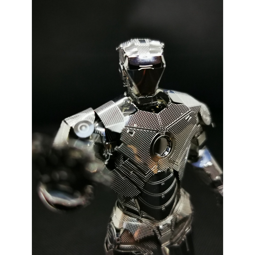 Mô Hình Kim Loại 3D Lắp Ráp Áo Giáp Iron Man  Trong Series Phim Marvel