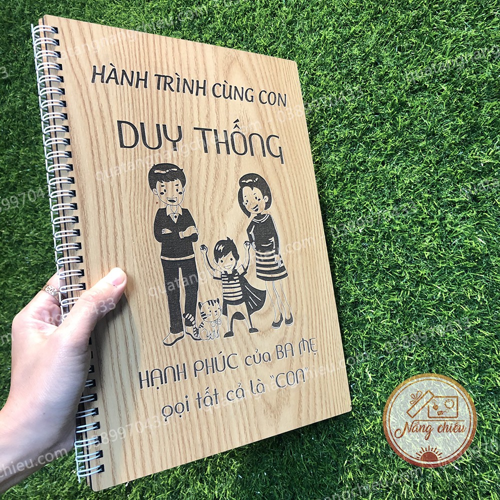 Sổ bìa gỗ lưu giữ kỉ niệm gia đình khắc hình theo yêu cầu - Lưu giữ hành trình khôn lớn cùng con - Kích thước 20x30cm