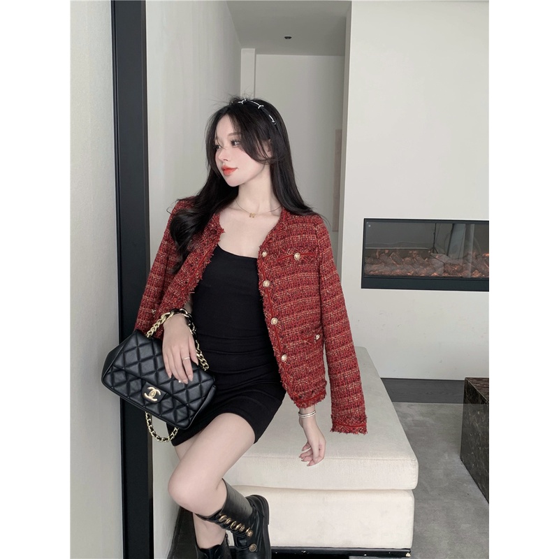 Áo dạ đỏ cổ tròn kiểu dáng tua rua có lót lông bên trong hàng Quảng Châu