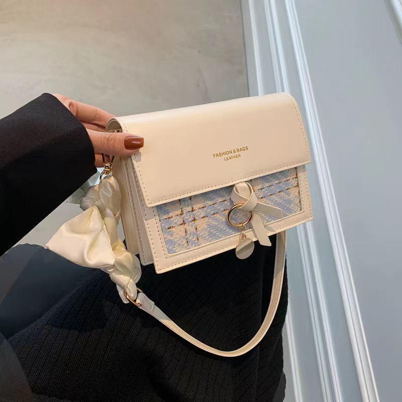 Túi xách nữ dây chuyền mùa hè phổ biến của năm nay