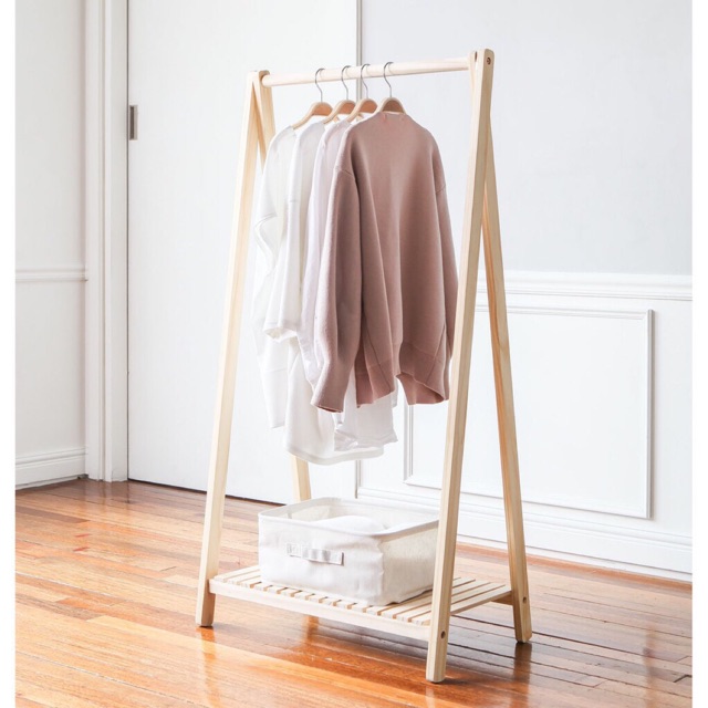 Kệ treo quần áo