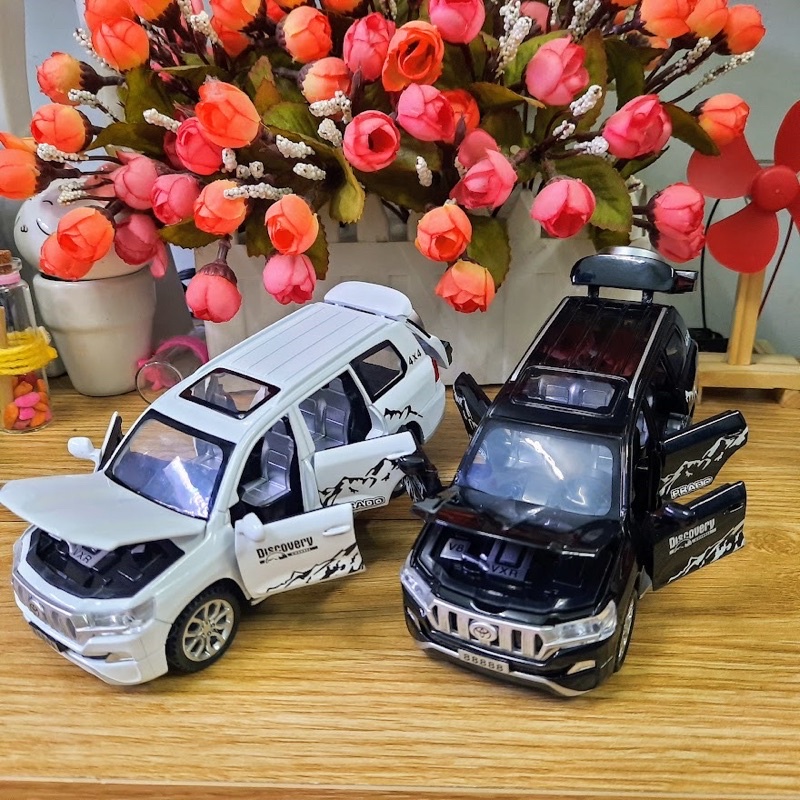 Xe sắt mô hình đóng mở cửa, cốp có âm thanh