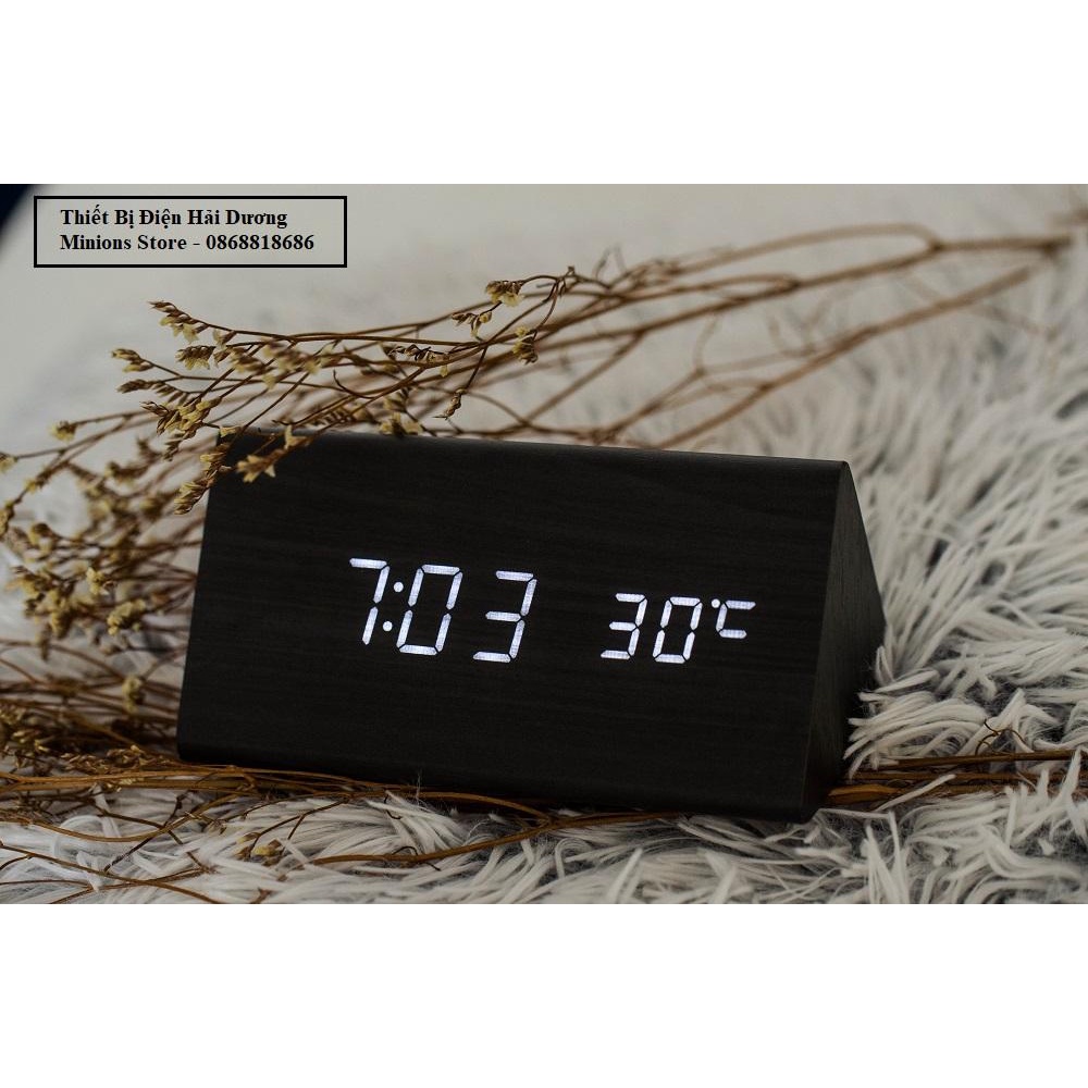 Đồng Hồ Gỗ Báo Thức Hình Tam Giác Wood LED Digital thông minh + Tặng kèm pin