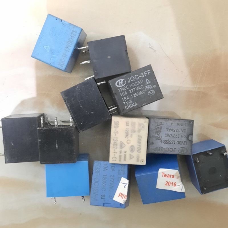 Rơ le nhỏ 4 - 5 chân 12v