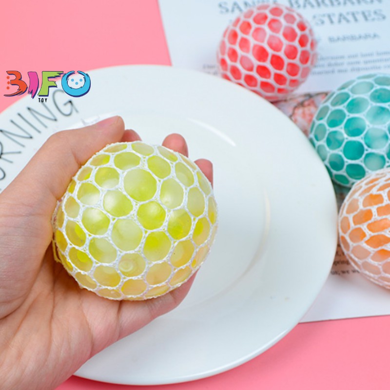 Đồ chơi mềm dẻo Squishy Ball hình quả bóng vô cùng thú vị