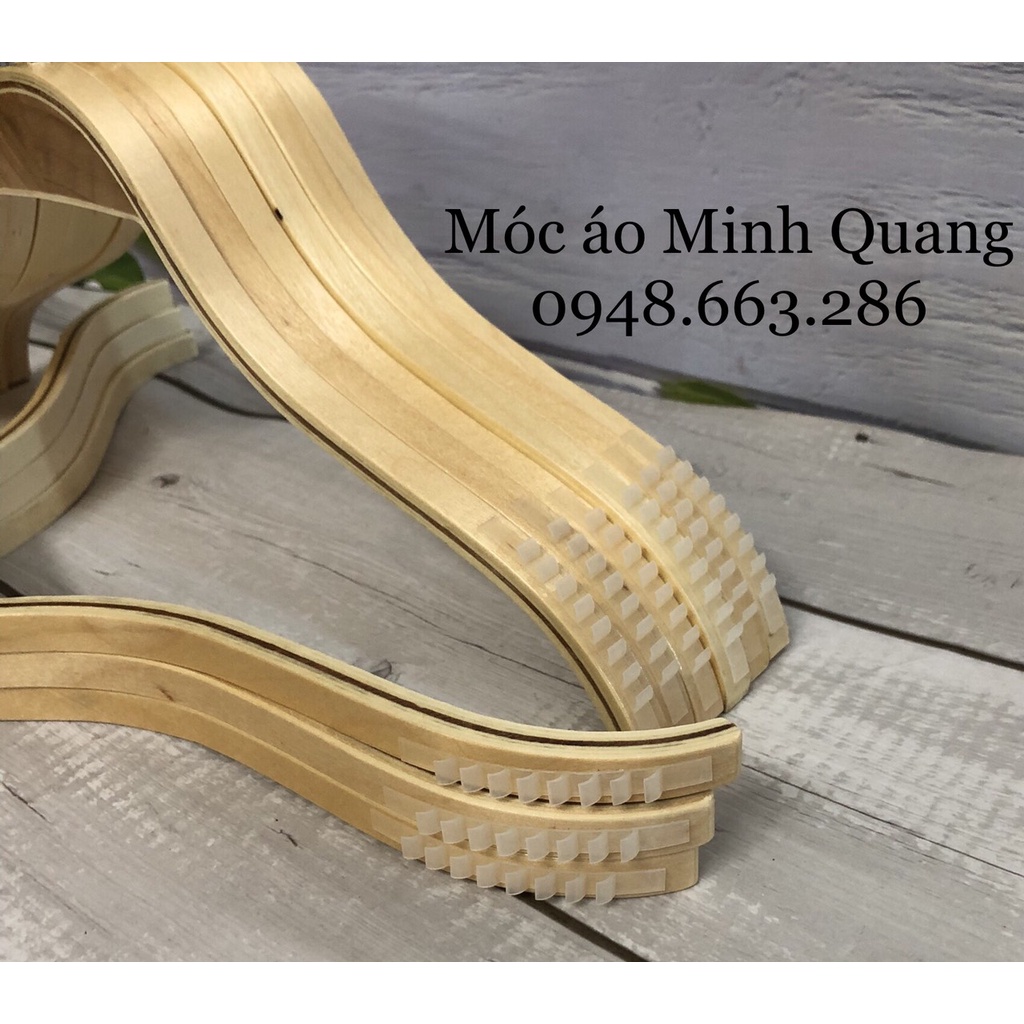 móc treo quần áo-mắc thiết kế đệm vai chống trượt-có 2 loại làm bằng nhựa hoặc gỗ