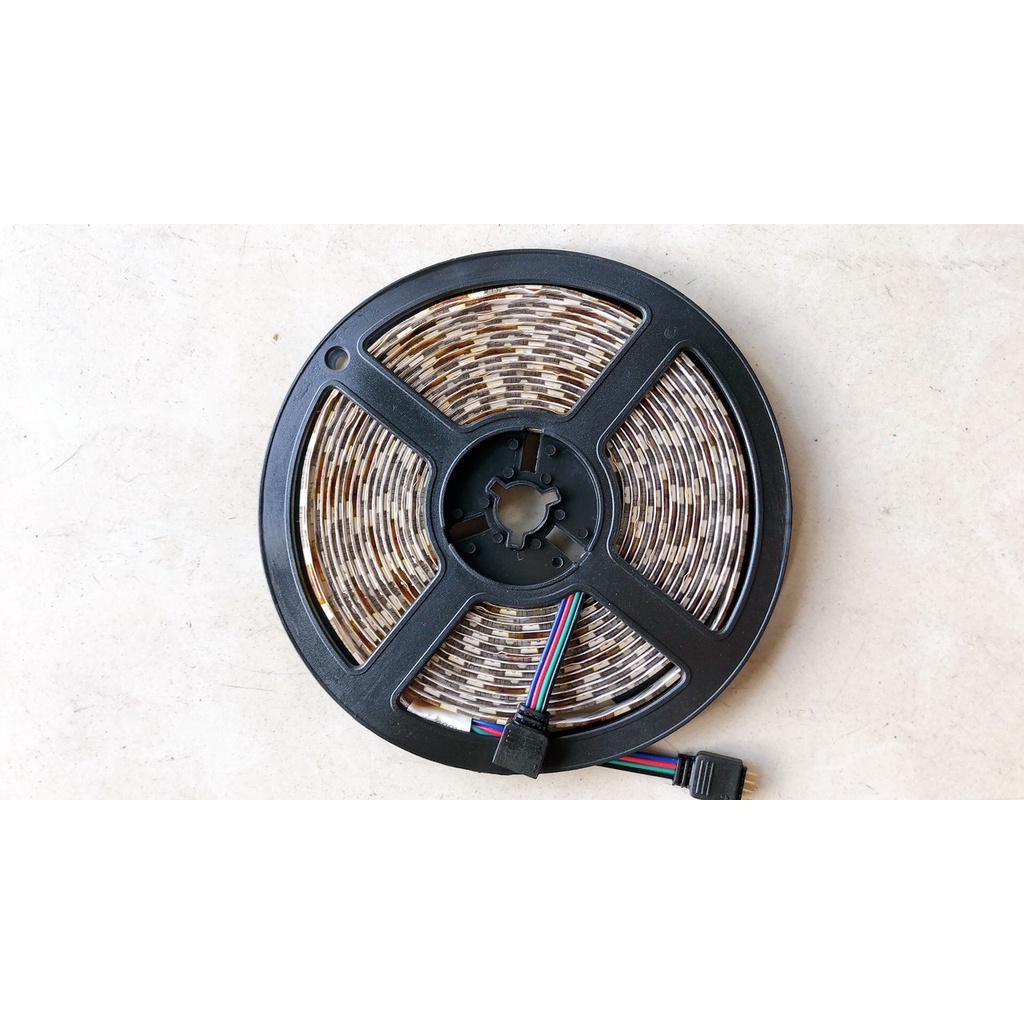 LED DÂY 5M GRB 7 MÀU 5050 CÓ KEO