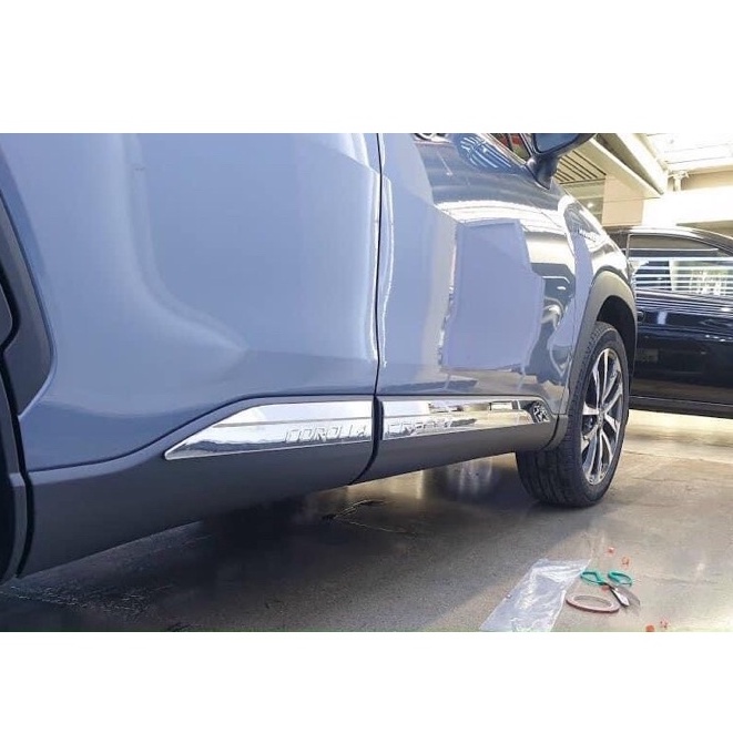 Ốp nẹp sườn hông xe Toyota Cross bản to- siêu đẹp