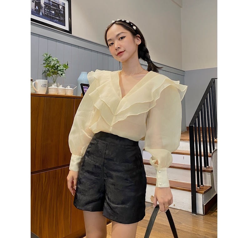 Quần shorts HEYBEE tơ thêu hoa, lưng cao màu đen yêu kiều - DE LUNA SHORTS HQ636