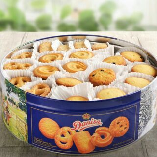 Hộp banh Danisa 681g date mới.