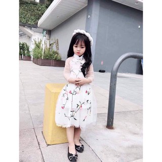 Áo dài cách tân kèm mấn