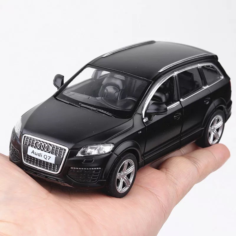 Xe mô hình AUDI Q7 13,5x5,3x4,5cm