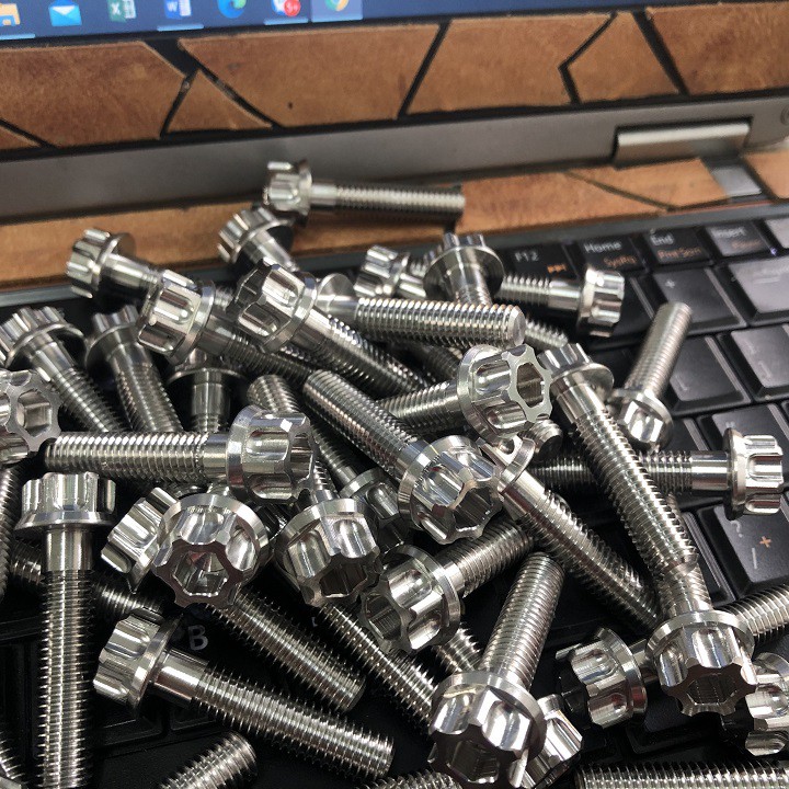 Ốc inox CNC - 8li35 (m8x35) -  gắn nhiều loại xe