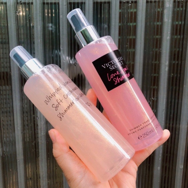 Sale 35% Xịt body Victoria Secret có nhũ bắt ánh sáng 250ml