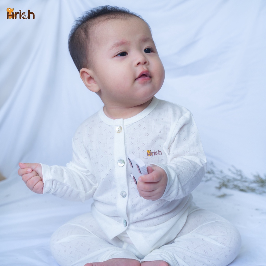 Bộ dài tay cài thẳng vải sợi tre thông hơi Arich