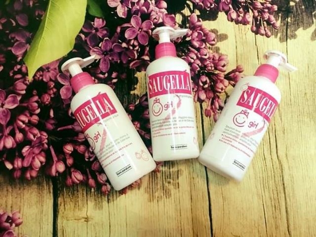 Dung dịch vệ sinh Saugella cho bé gái 200ml Pháp