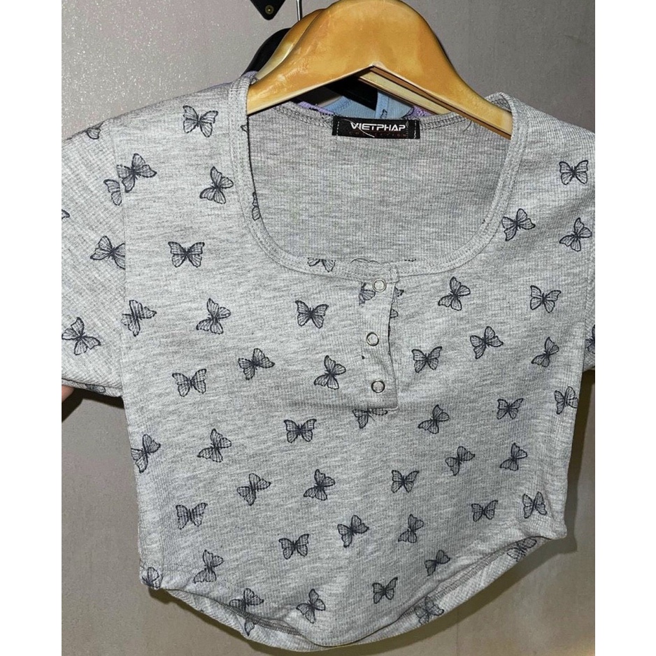 áo kiểu croptop vạt bầu in hình bướm xinh