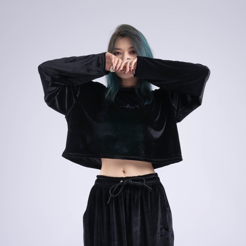 ÁO CROPTOP DAYBREAK VELVET KIẾM LÀ MỐT