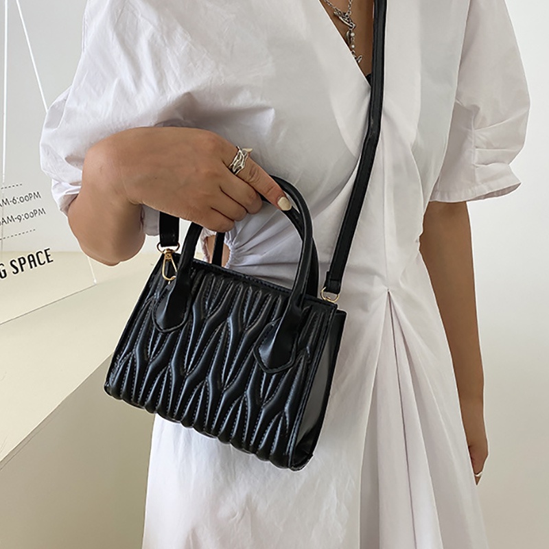 Túi Đeo Chéo Vai Kiểu Phương Tây Thêu Nổi Bằng Tay Cá Tính