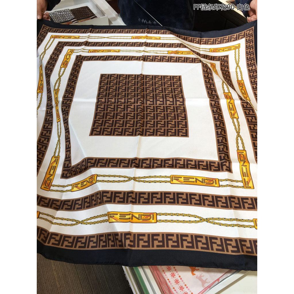 Khăn Choàng Cổ Vuông Bằng Lụa In Chữ FF Sang Trọng Cho Nữ