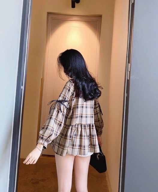 Áo babydoll kẻ nâu pha len trào lưu hot 2020