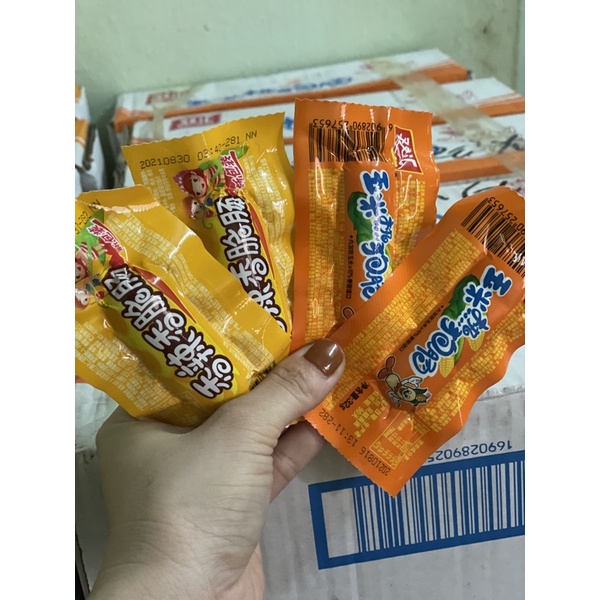 1 thùng xúc xích ngô,cay có 60 cái