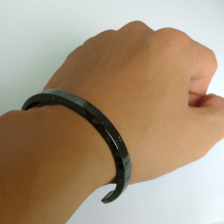 Vòng tay khắc số la mã