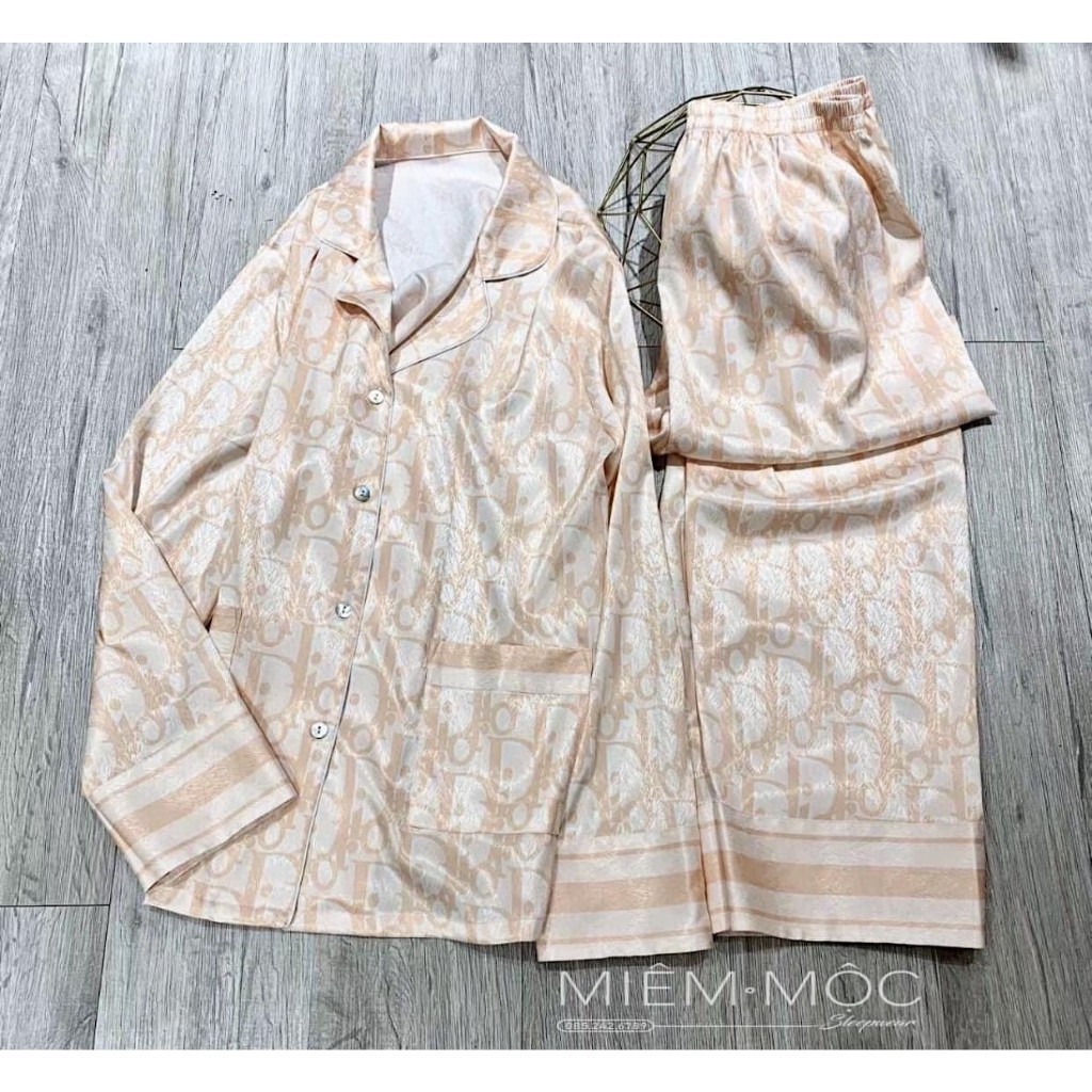 Bộ pijama, đồ bộ ngủ lụa gấm cao cấp mềm mịn, không xù,hoạ tiết chữ sang chảnh, độc lạ | BigBuy360 - bigbuy360.vn