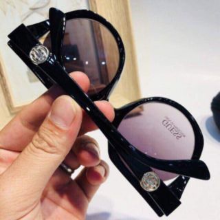 Kính Guess