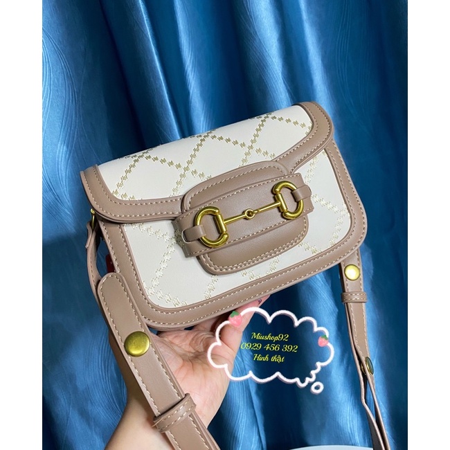 Túi thêu trần chéo dáng Hà Hồ 21cm