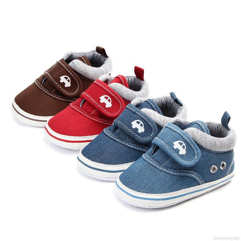 Giày Sneaker tập đi cho bé tiện lợi