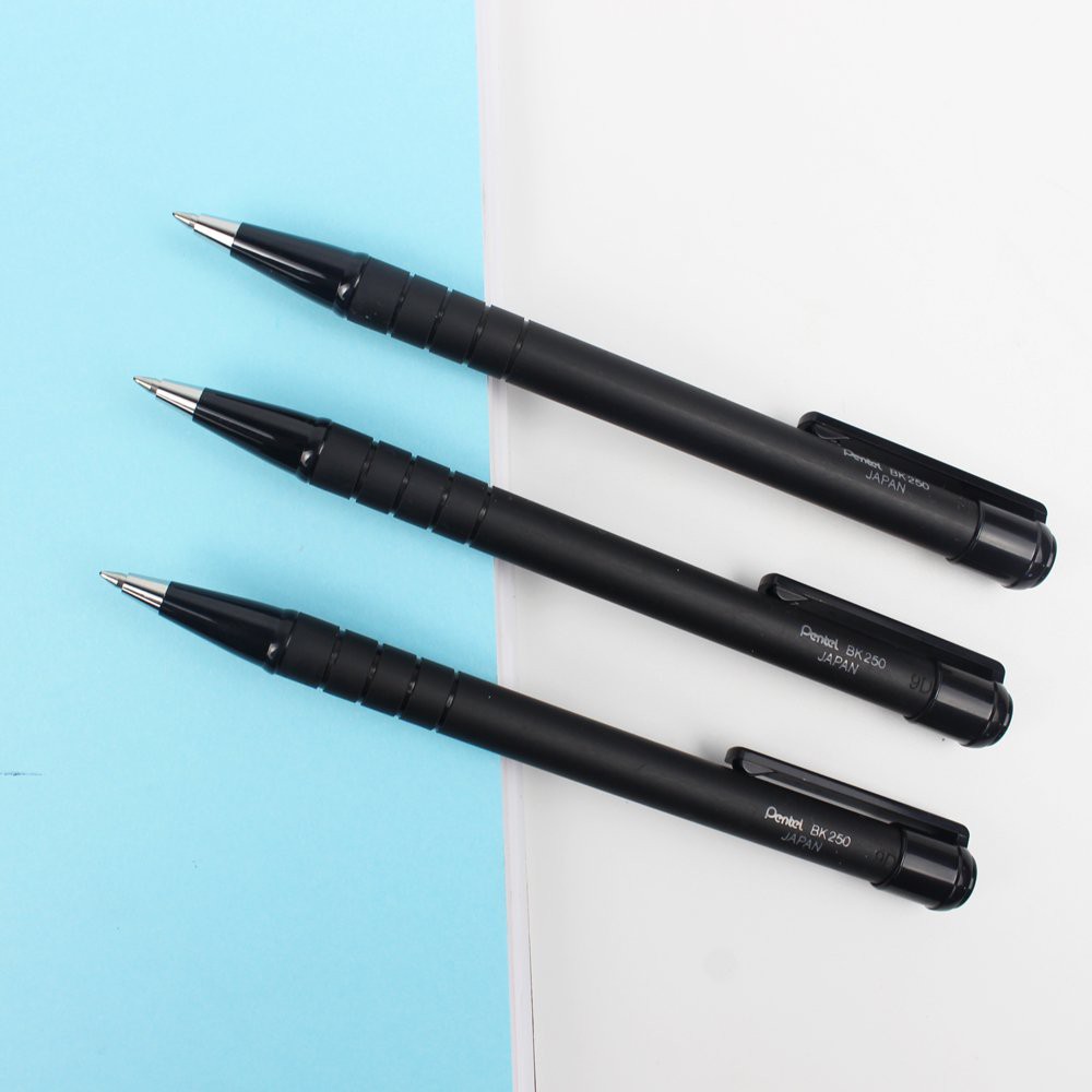 Bút bi Nhật Pentel BK250A (0.7mm)