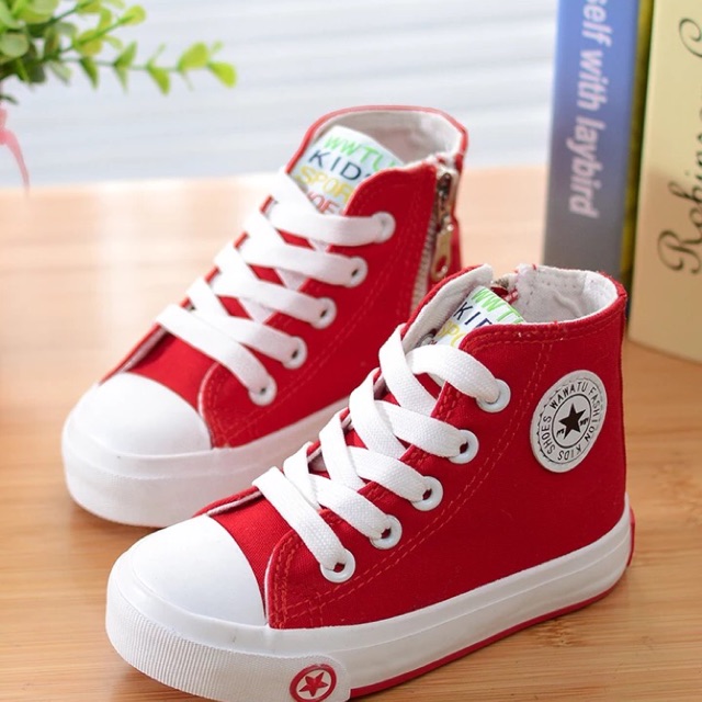 Combo giày chun và giày converse trẻ em