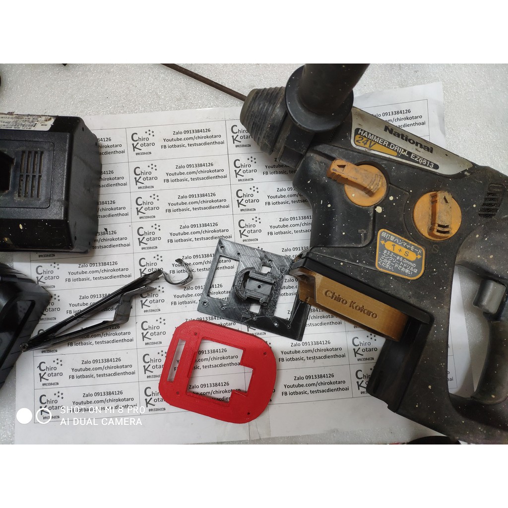 Đế chuyển đổi hộp pin máy bê tông National 24V Hammer Drill EZ6813 sang pin cài Makita