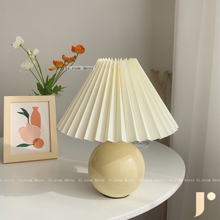 Đèn bàn decor ,chụp xếp ly ,thân gốm cực chắc PLEATED LIGHT