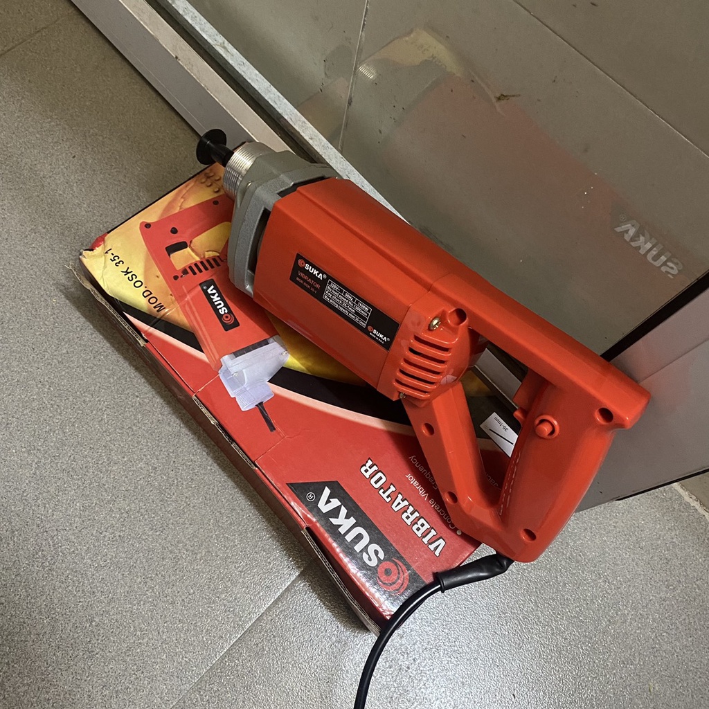 Máy đầm dùi bê tông - máy đầm gà bê tông osuka 1100w