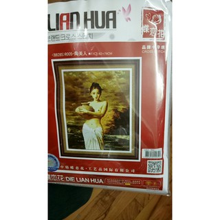 Tranh thêu chữ thập Cô gái ôm bình R005 62*76cm