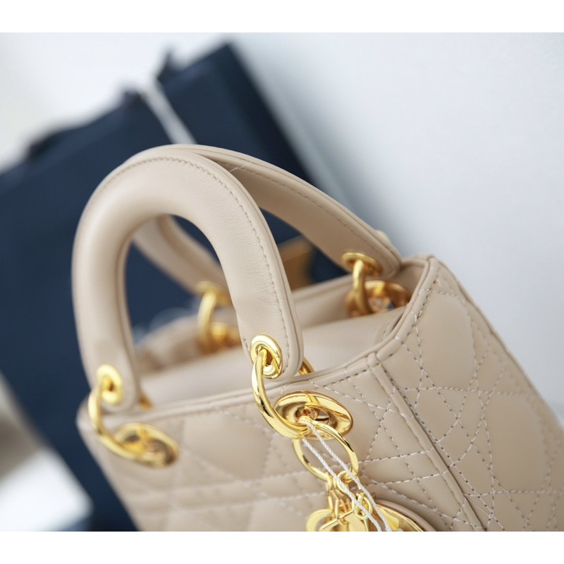 Túi lady diorr size18cm fullbox thoải mái đựng điện thoại