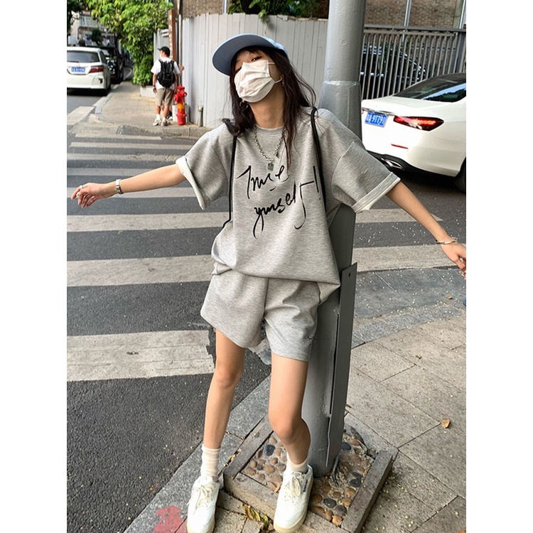 Bộ Đồ Thể Thao Áo Thun Tay Ngắn Dáng Rộng Phối Quần Short Cỡ Lớn Thời Trang Mùa Hè Cho Nữ